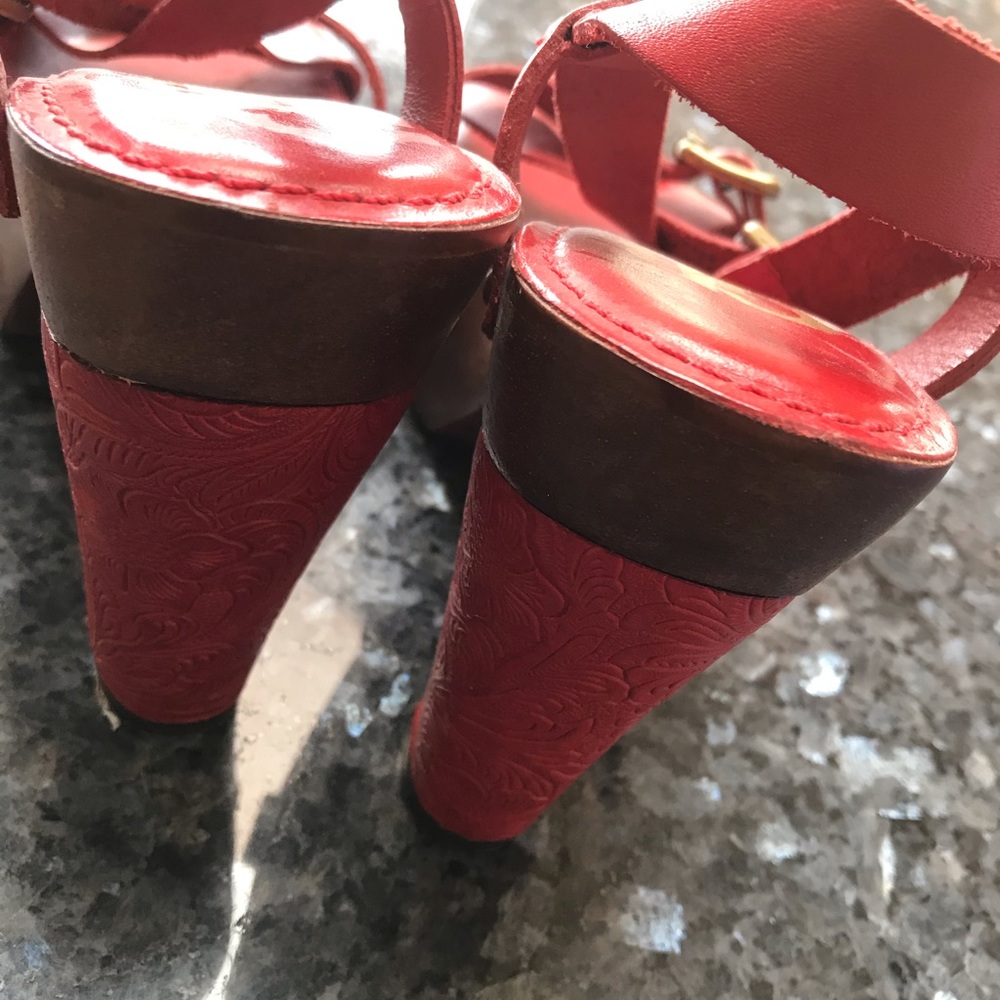 Red Gianni Bini Sandals - Picture 2 of 4
